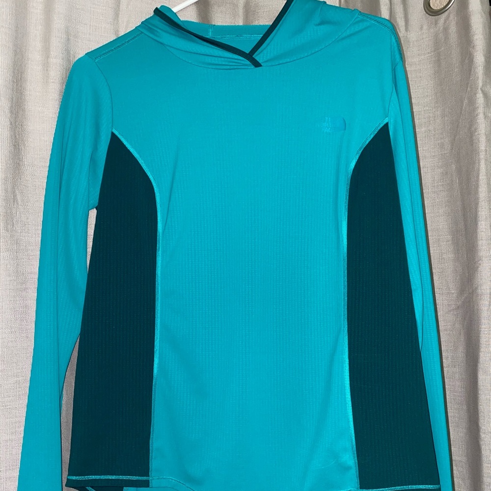 North Face workout material long sleeve hooded